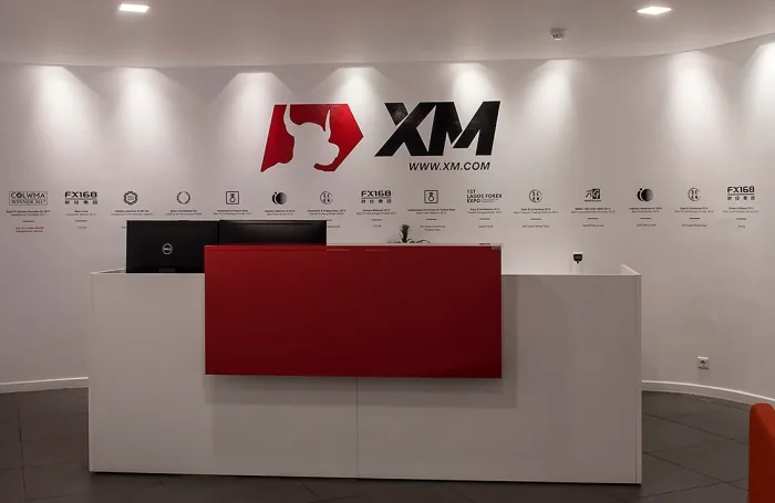 Văn phòng XM tại Cyprus với bức tường trưng bày các giải thưởng ngành